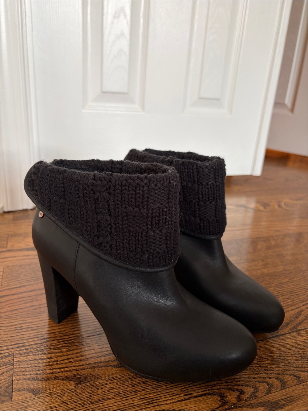 UGG Dandylion Tres Black Boot Sz 7 Never Worn